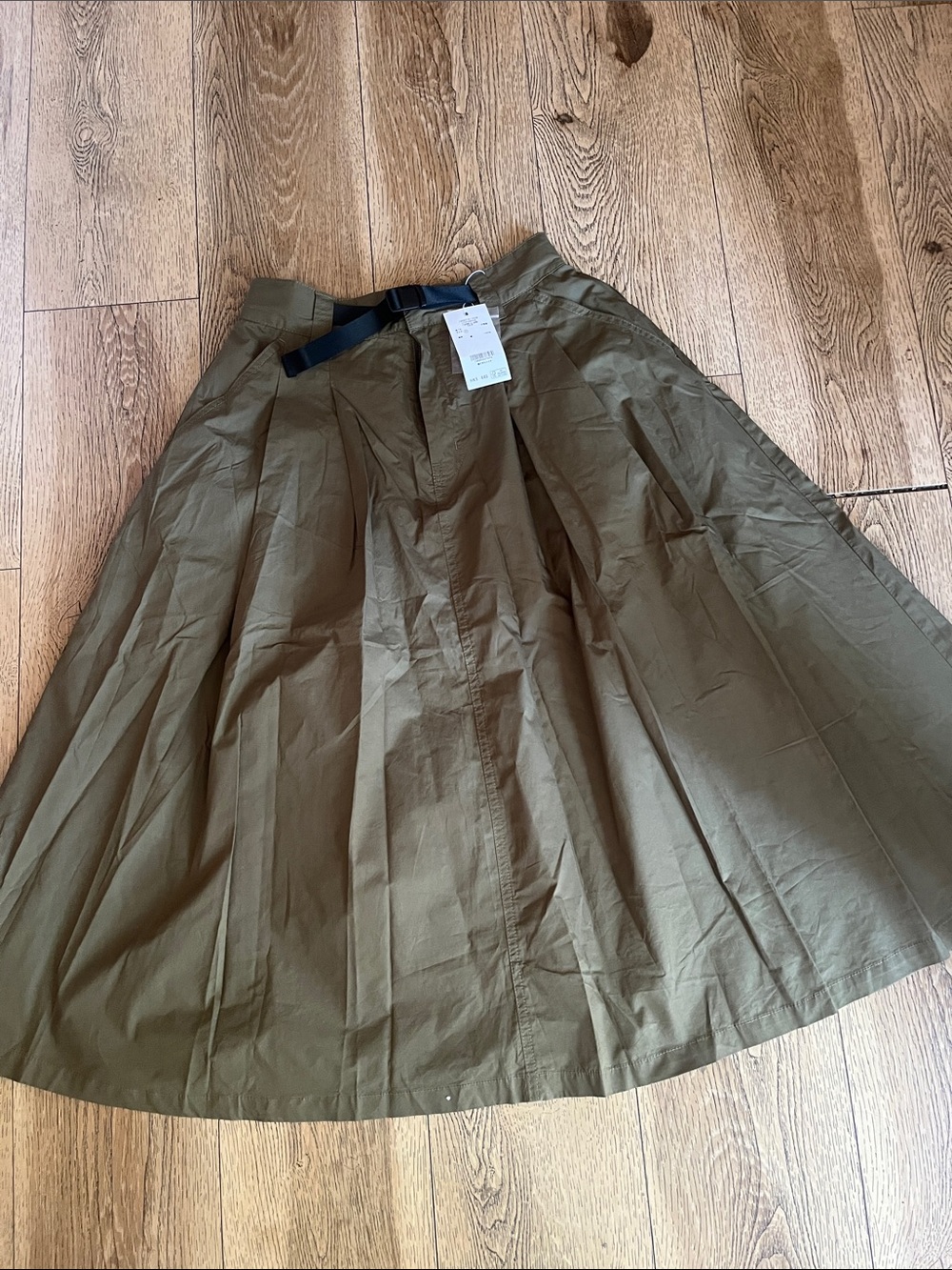 Lowrys Farm High-Waist Olive A-Line Midi Skirt with Black Belt